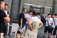 討債公司成功調解一起提供勞務受害者責任糾紛案件，被告黃某當庭向原告孫某等四人當庭支付賠償款20萬元現(xiàn)金